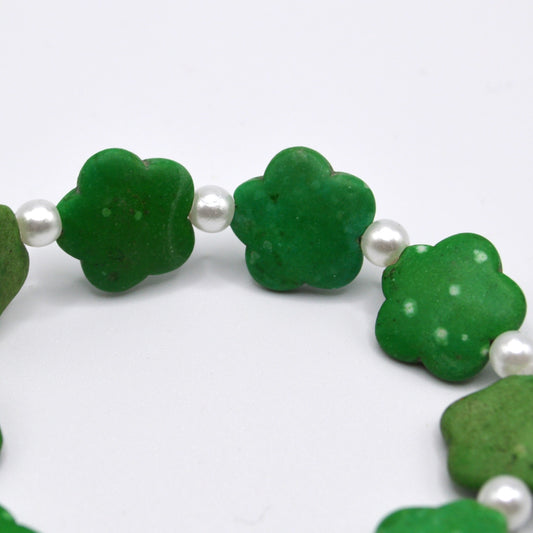 Kelly Green Flower and Pearl Beaded Stretch Bracelet