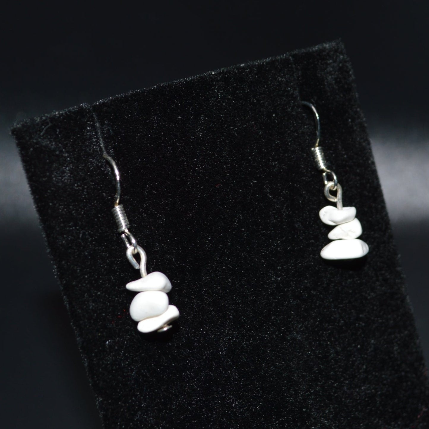 White Magnesite Chip Earrings (Short)