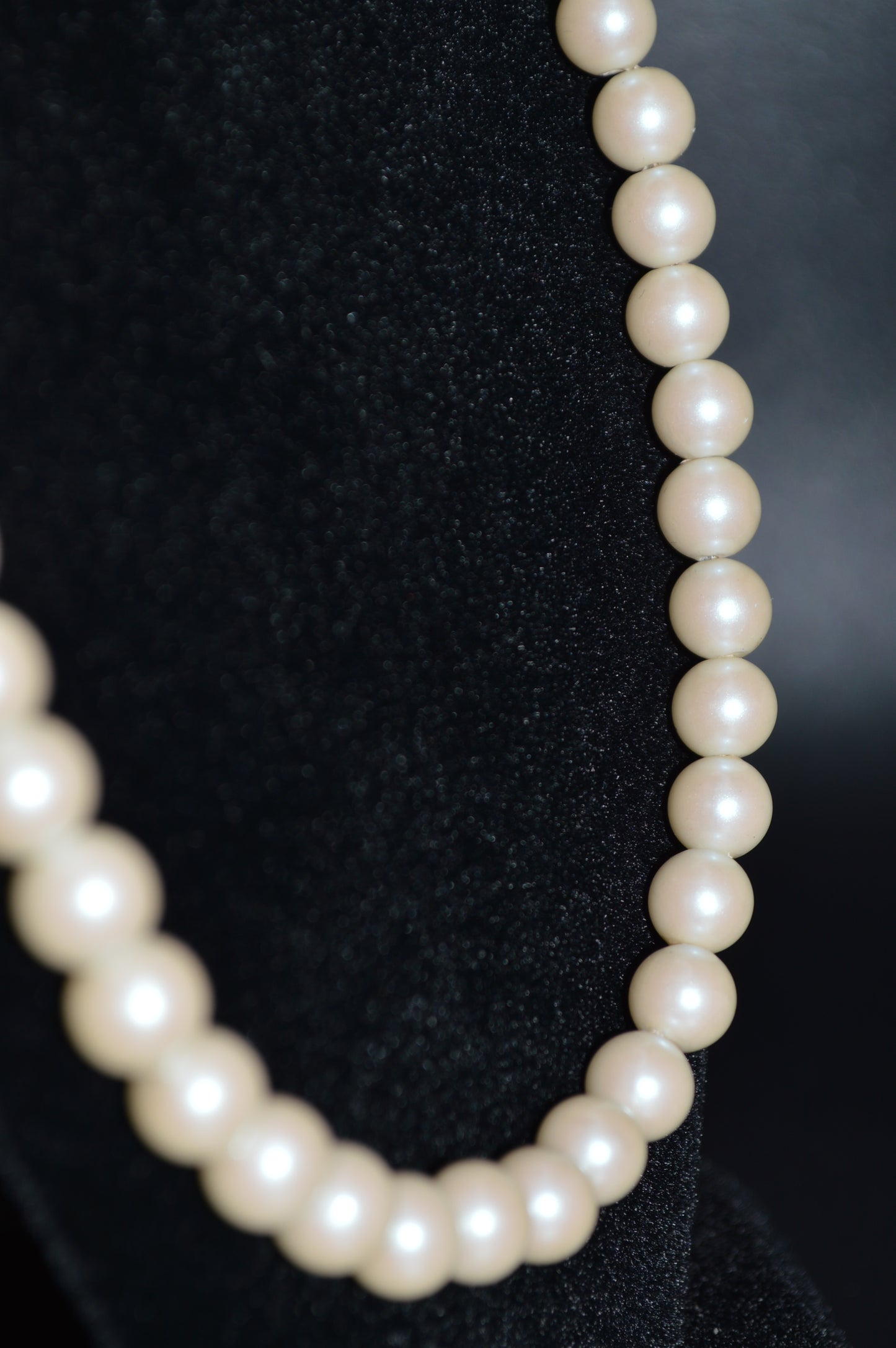 Off White Acrylic Pearl Necklace and Earring Set