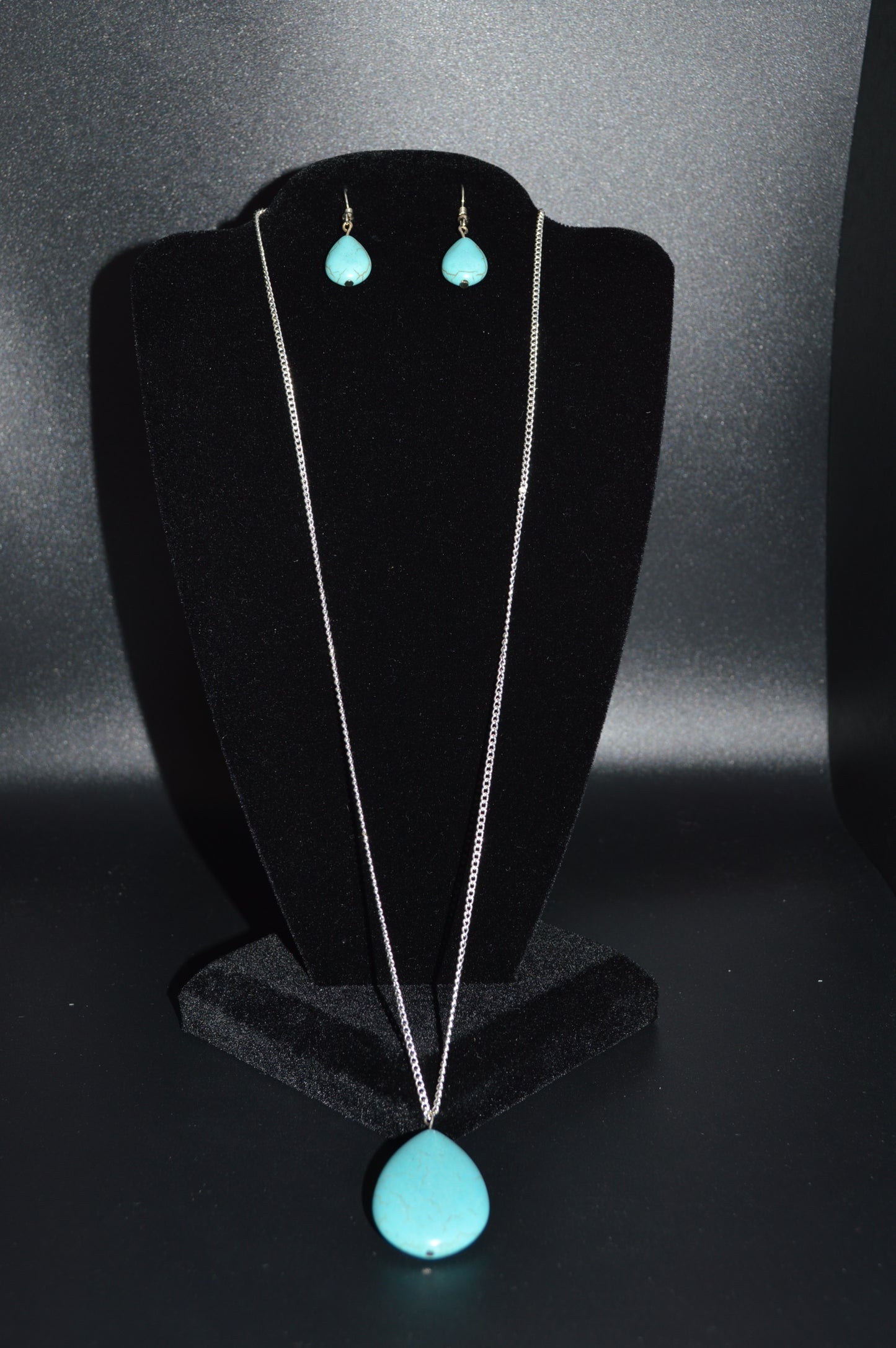 Resin Large Teardrop Pendant Necklace and Earring Set (Turquoise)