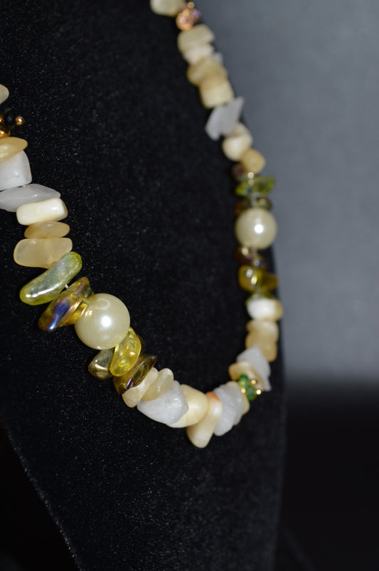 Aragonite and Snow Quartz Necklace and Earring Set (Cream)