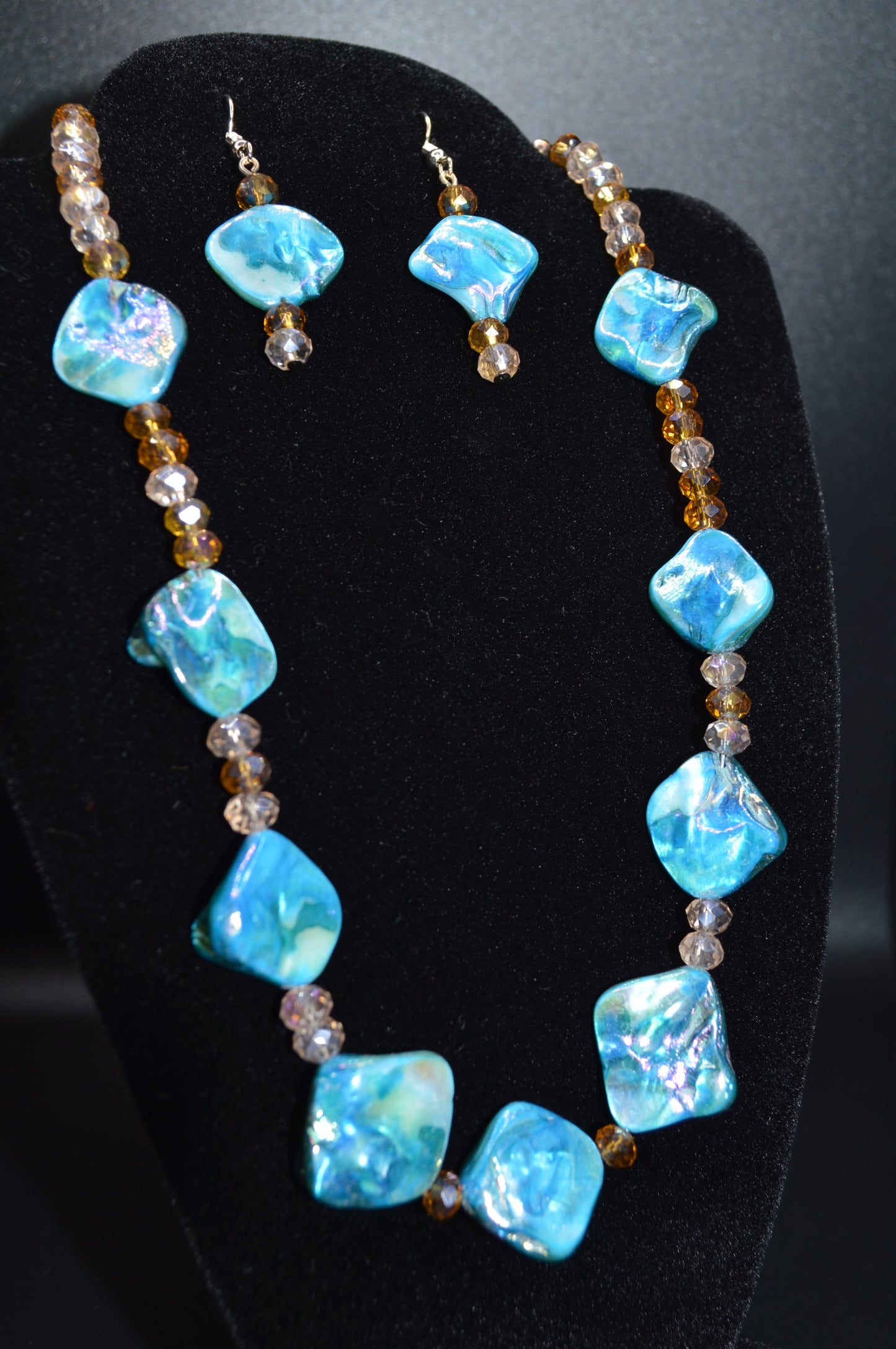 Mother of Pearl Necklace and Earring Set (Blue)