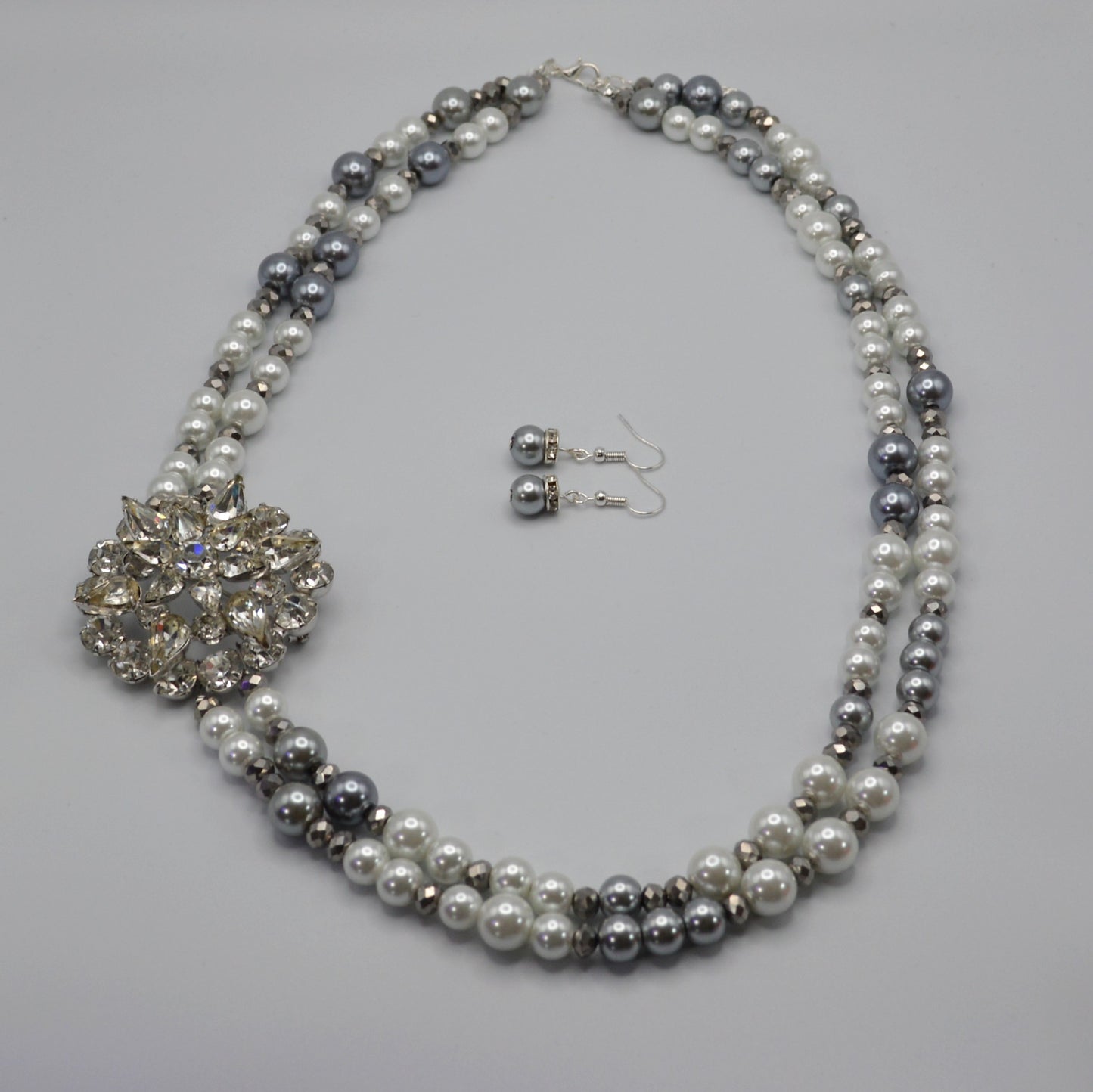 Vintage Crystal Brooch and Pearl Necklace (White and Silver)