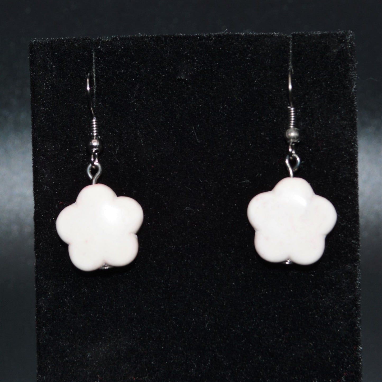 Resin Flower Earrings (White)