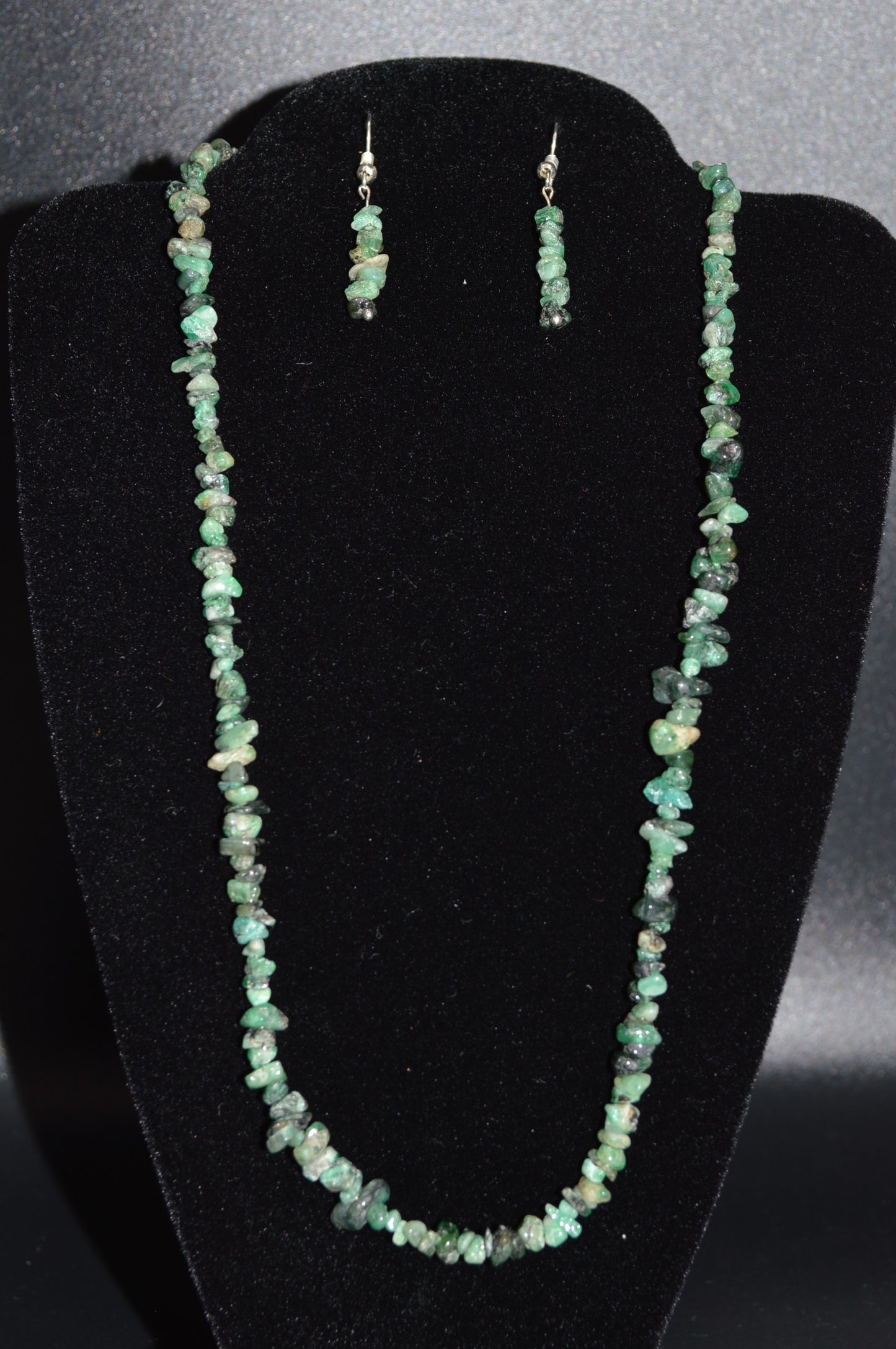 Emerald Chips Necklace and Earring Set (18.5 inch)