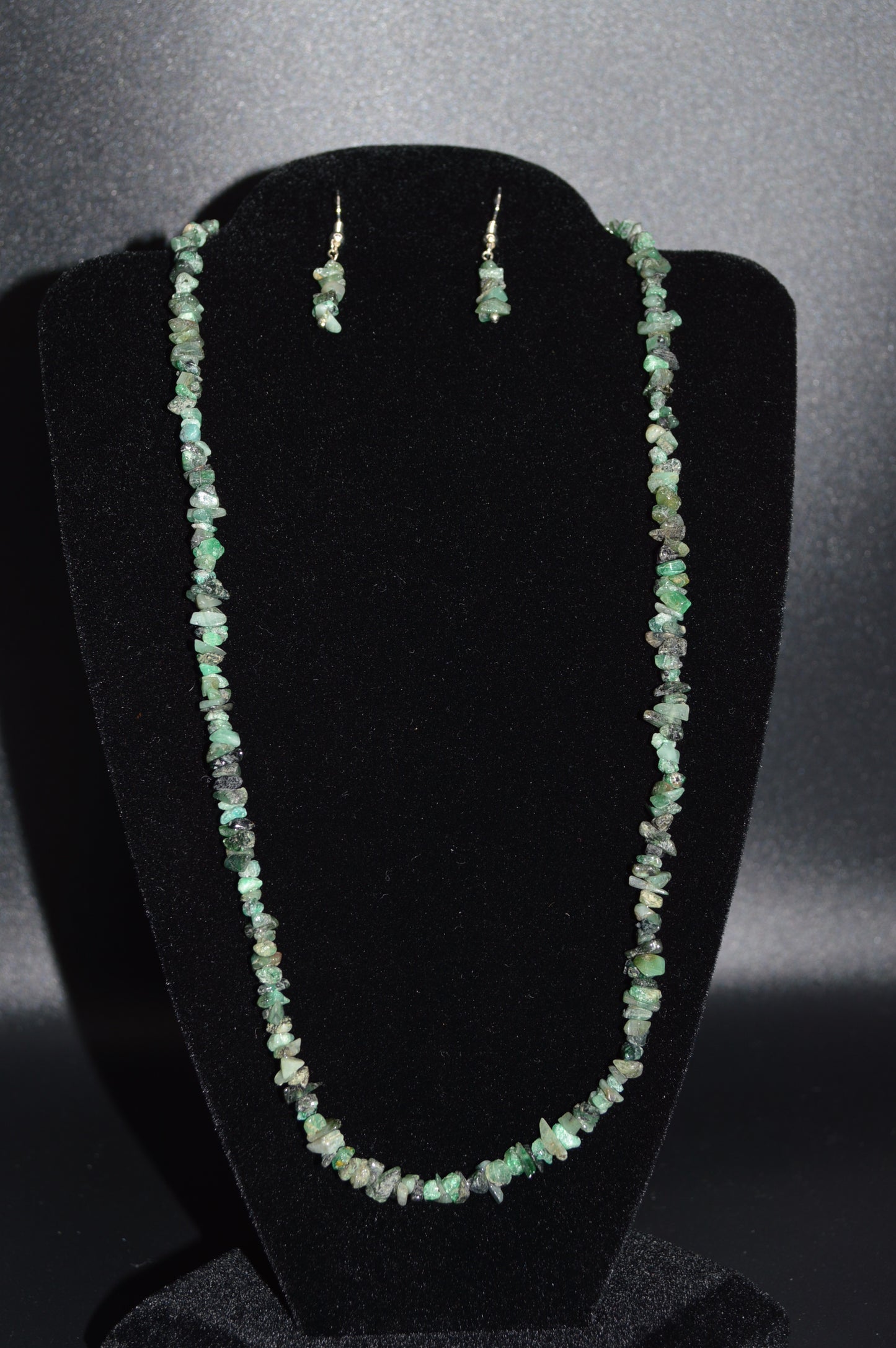 Emerald Chips Necklace and Earring Set (19.5 inch)