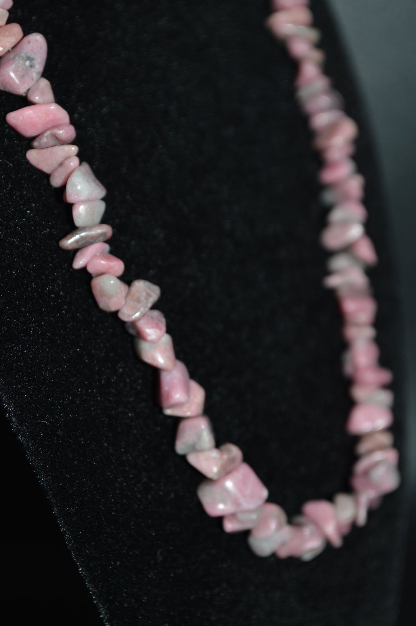 Rhodonite Chips Necklace (Pink)