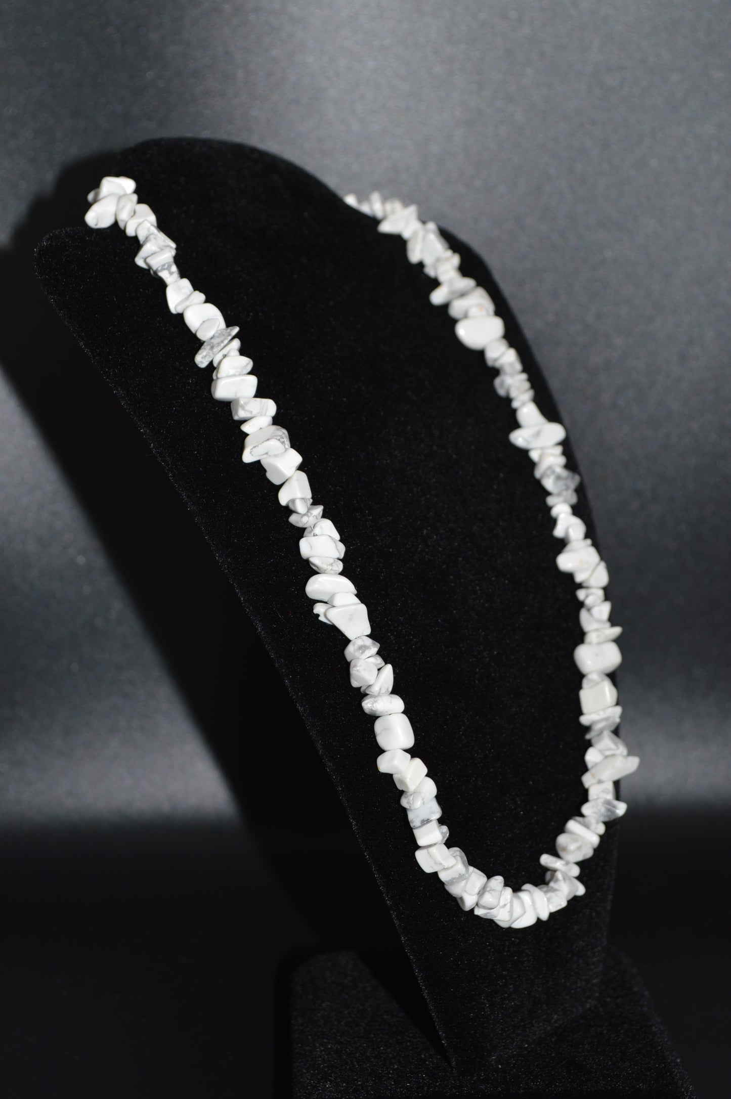 Howlite Chips Necklace (White 18.5 inches)