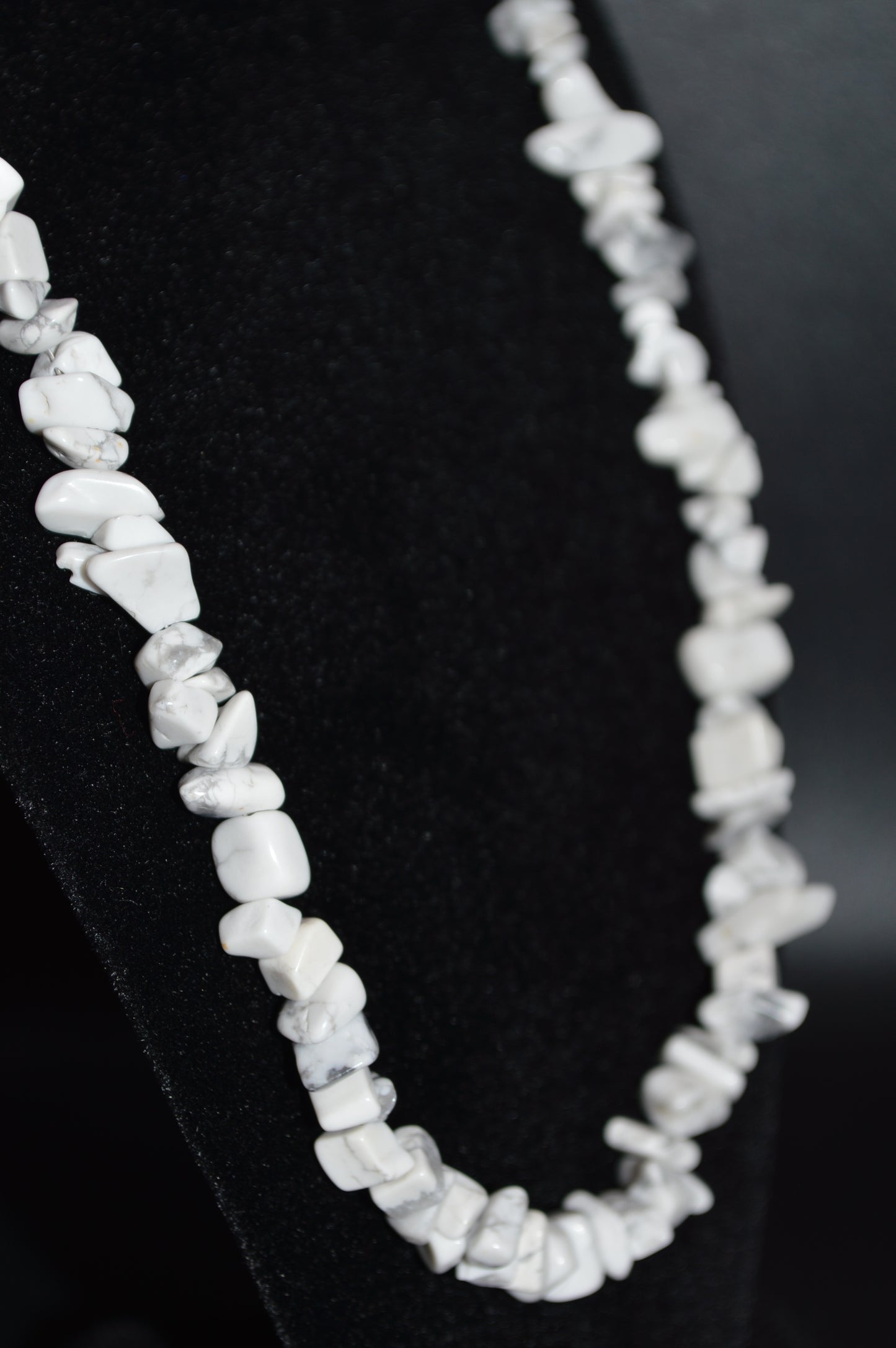 Howlite Chips Necklace (White 18.5 inches)