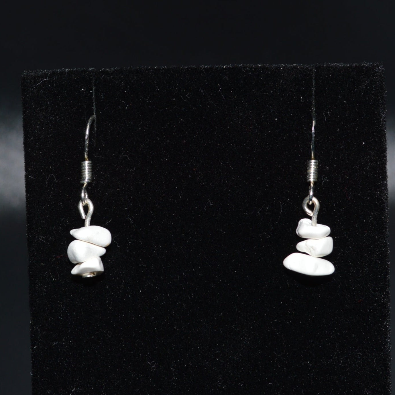 Magnesite Chip Earrings (Short)