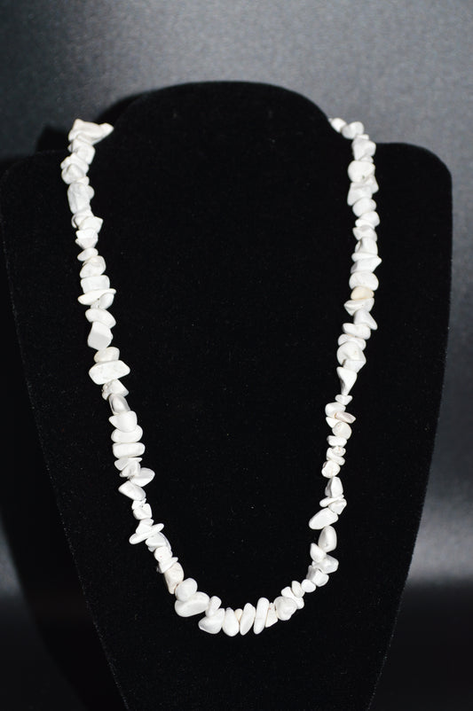 Magnesite Chips Necklace (White 17.5 inches)