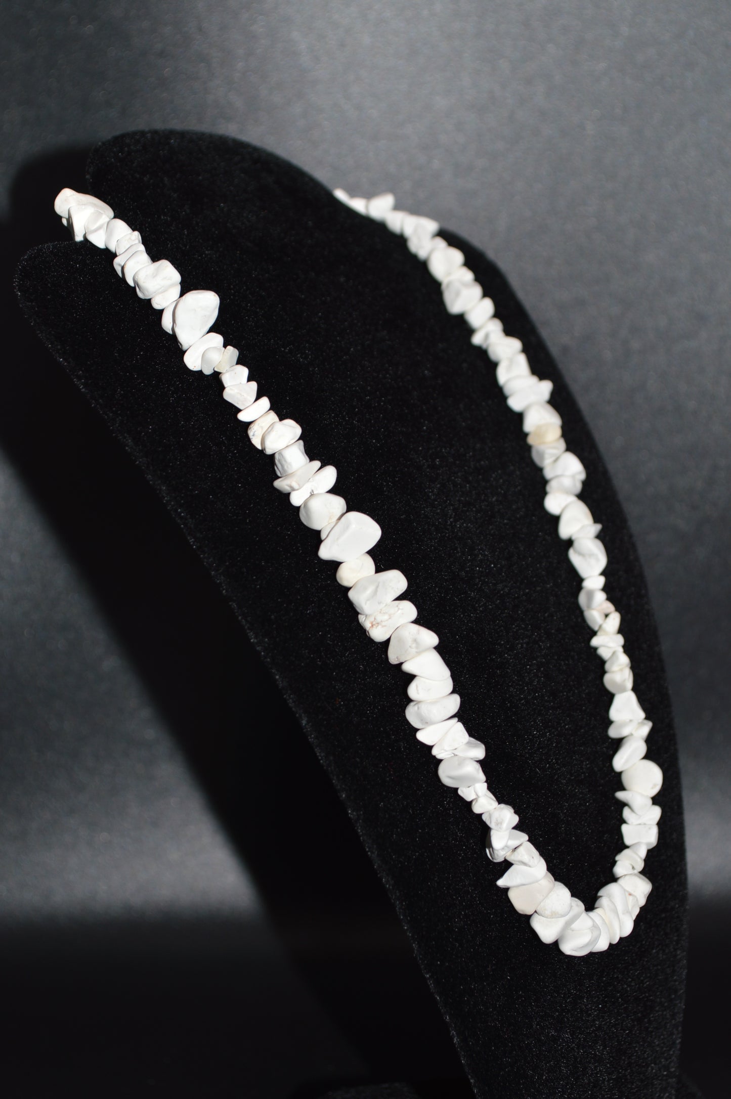Magnesite Chips Necklace (White 17.5 inches)