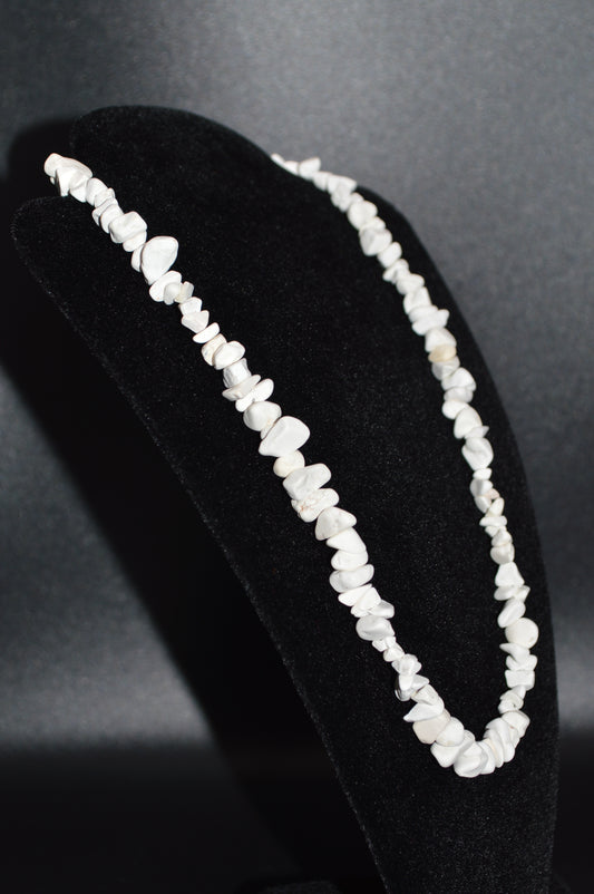 Magnesite Chips Necklace (White 17.5 inches)