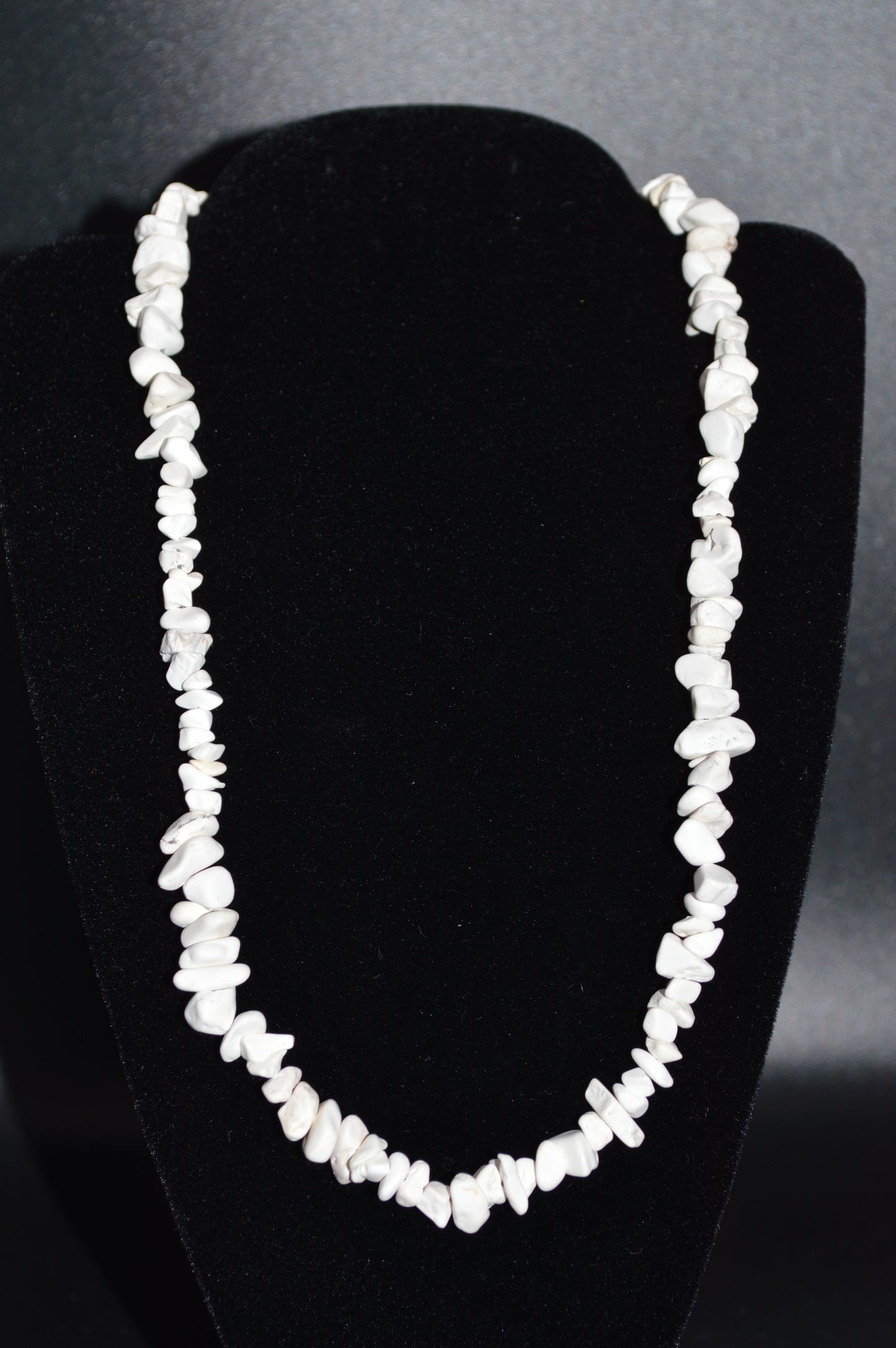 Magnesite Chips Necklace (White 18.5 inches)