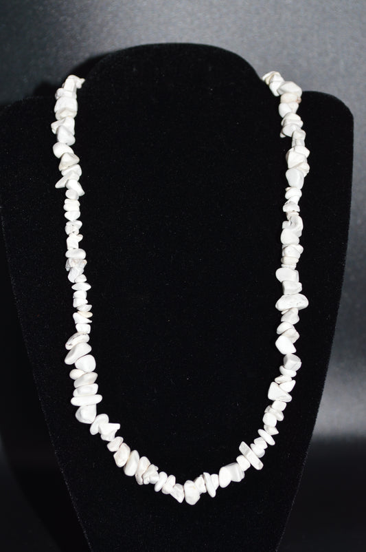 Magnesite Chips Necklace (White 18.5 inches)