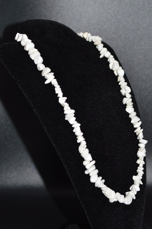 Magnesite Chips Necklace (White 18.5 inches)