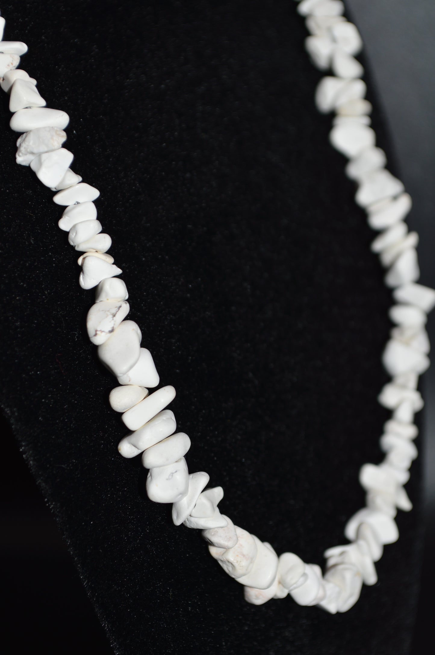 Magnesite Chips Necklace (White 18.5 inches)