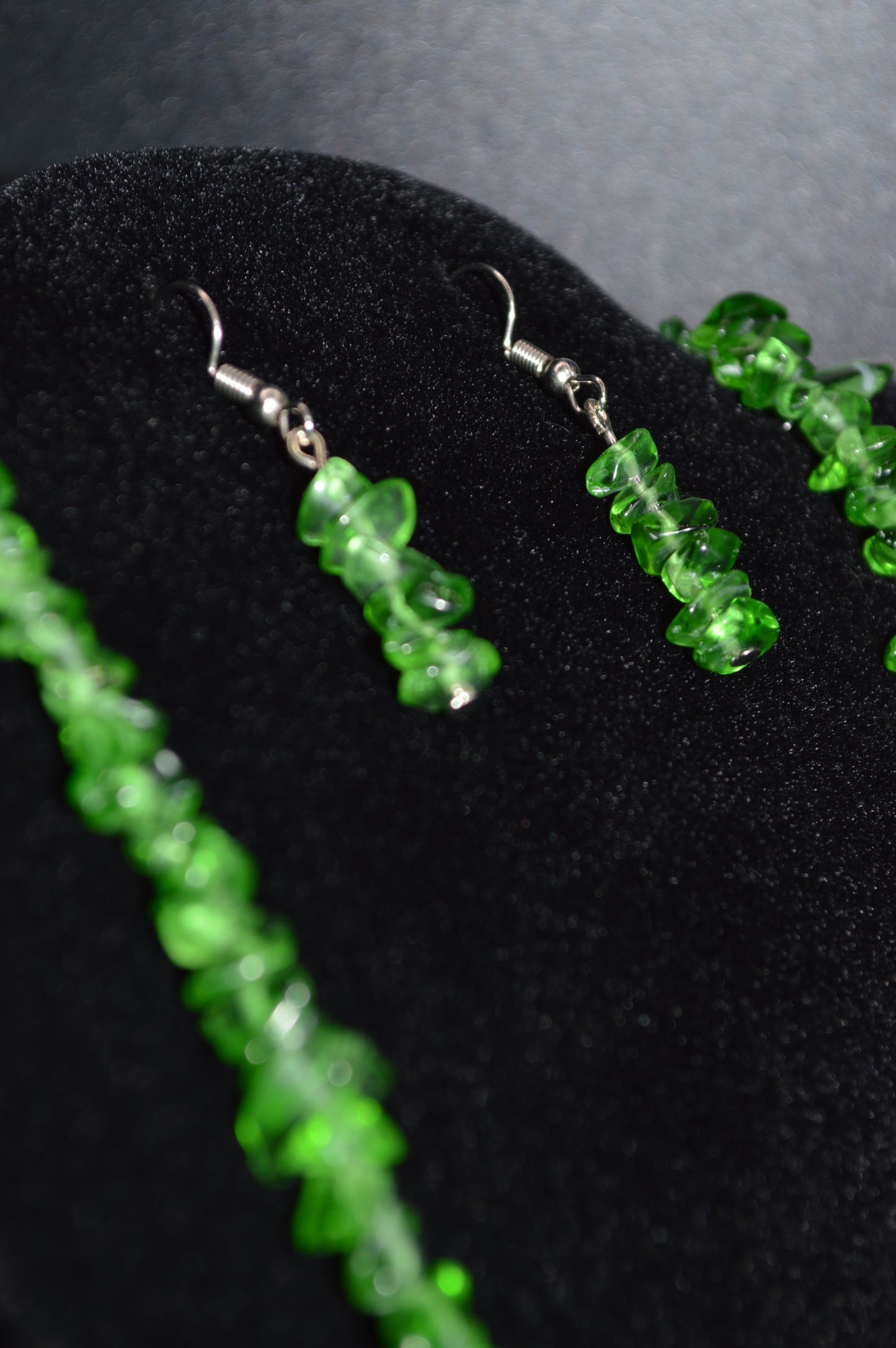 Glass Chips Necklace and Earring Set (Green 18.5 inches)
