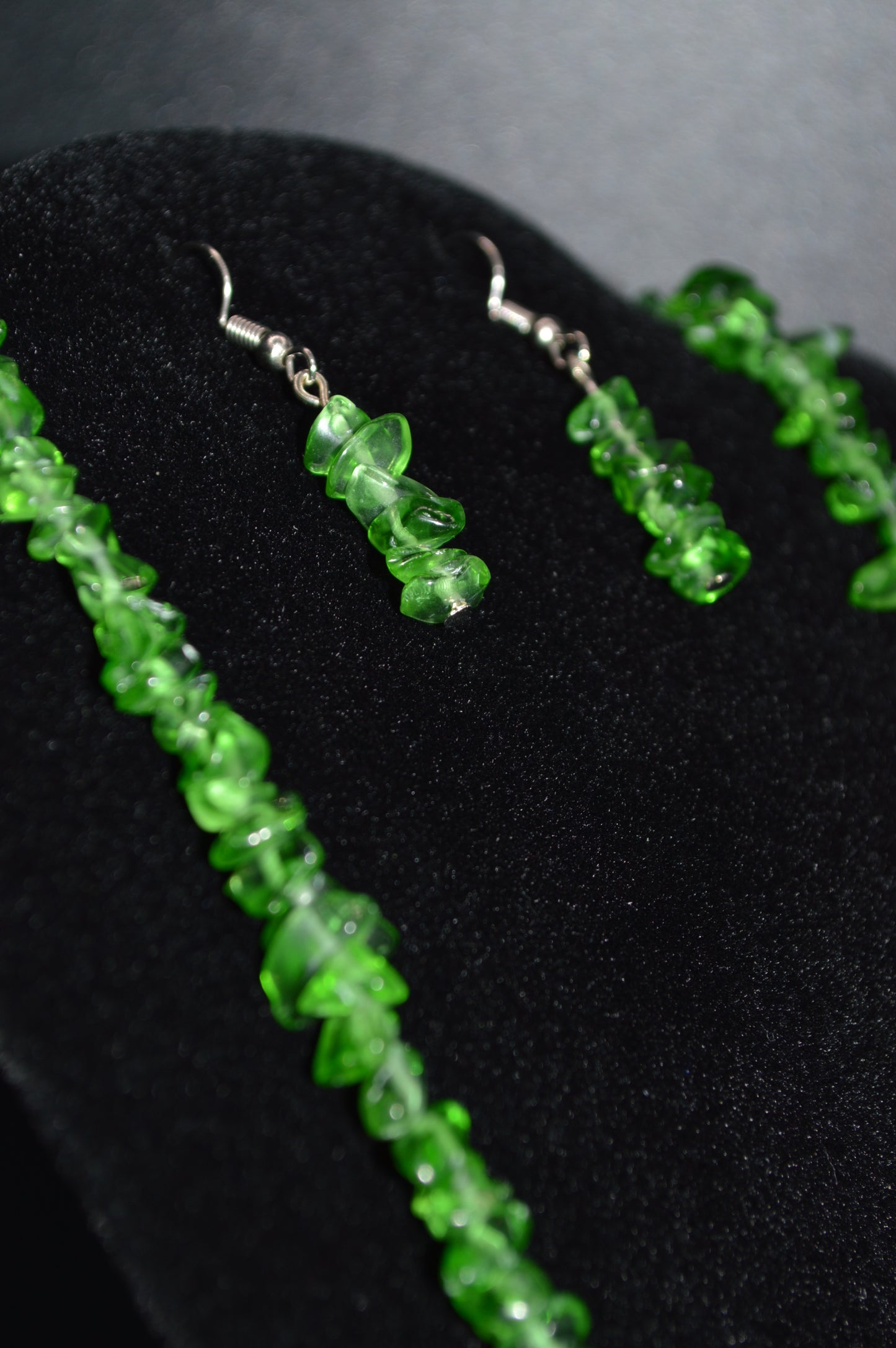 Glass Chips Necklace and Earring Set (Green 18.5 inches)