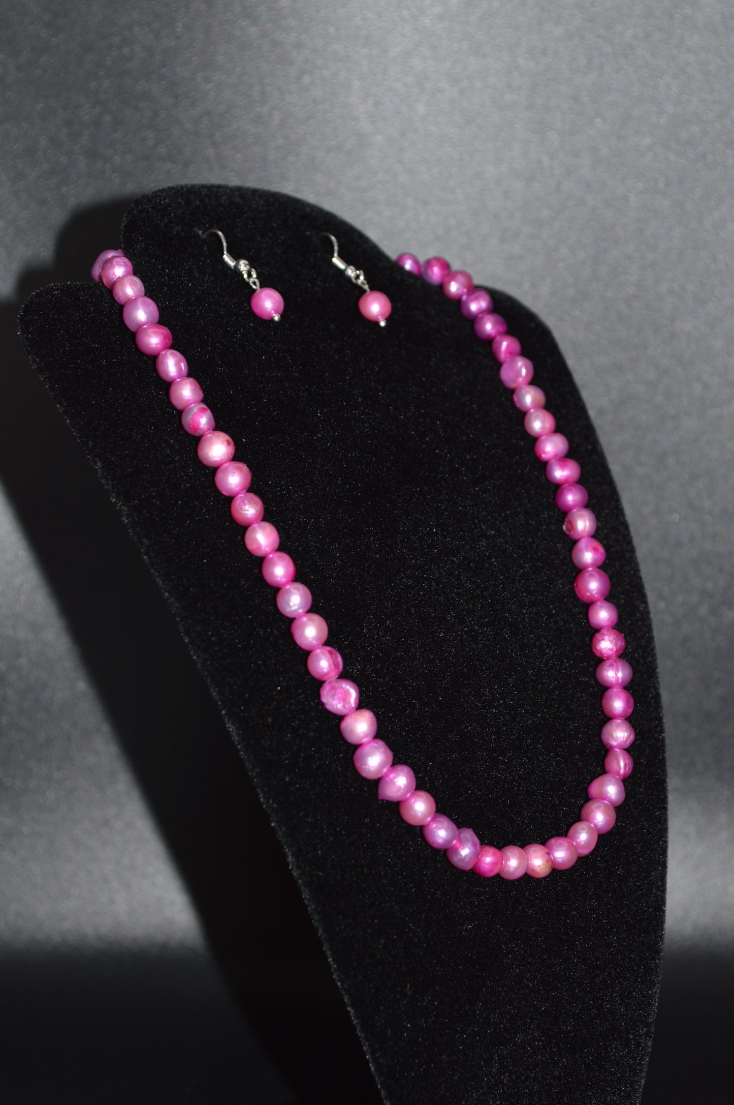 Freshwater Cultured Pearl Necklace and Earring Set (Red Grape)