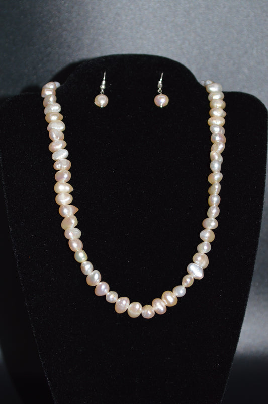 Freshwater Cultured Pearl Necklace and Earring Set (Peach)