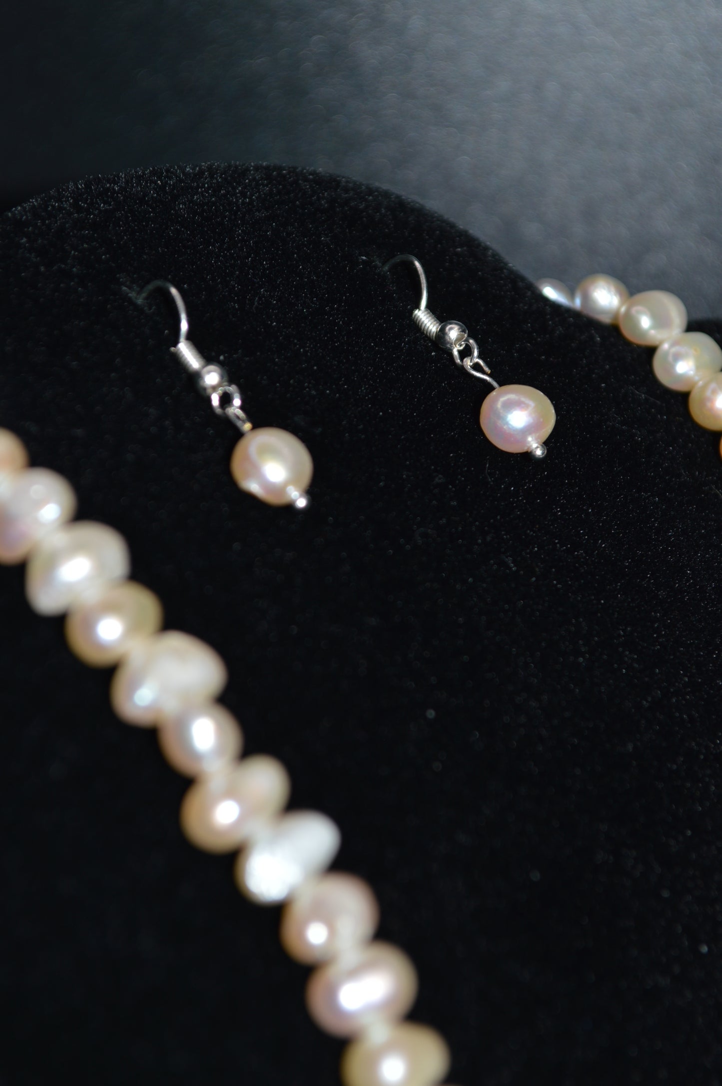 Freshwater Cultured Pearl Necklace and Earring Set (Peach)