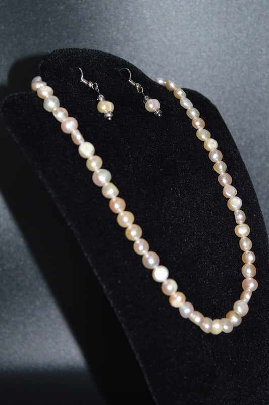 Freshwater Cultured Pearl Necklace and Earring Set (Peach)