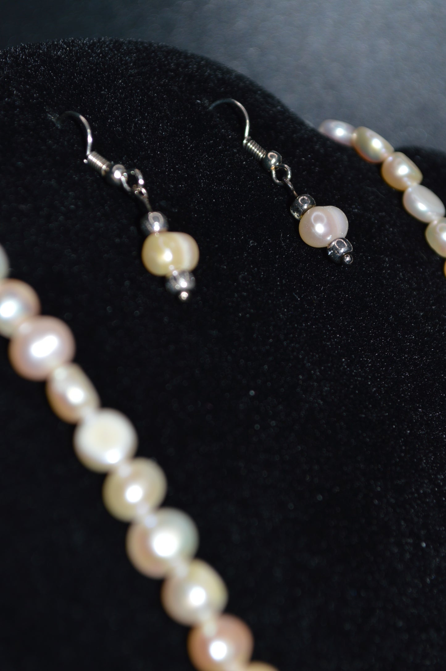 Freshwater Cultured Pearl Necklace and Earring Set (Peach)