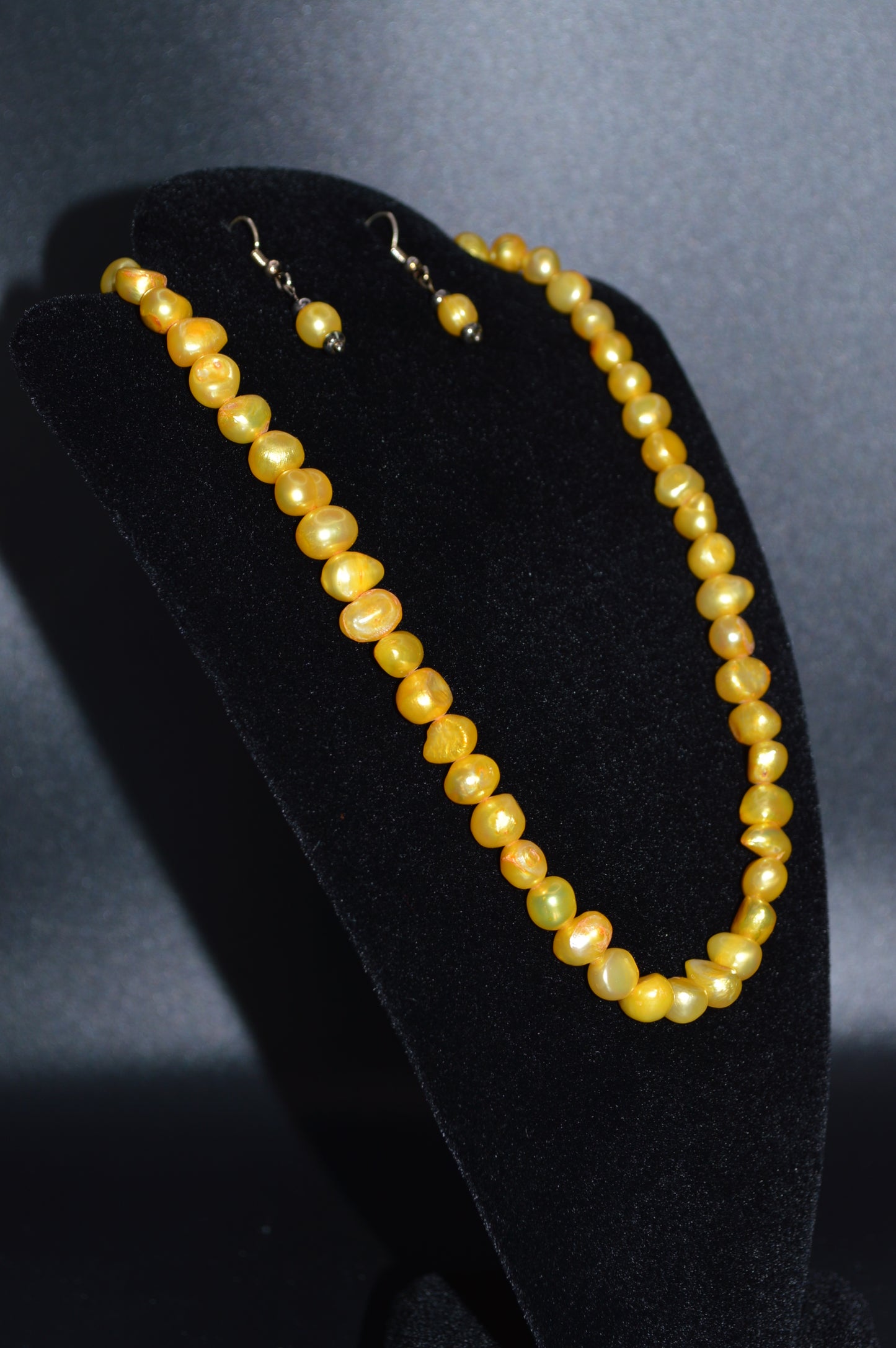 Freshwater Cultured Pearl Necklace and Earring Set (Mango)