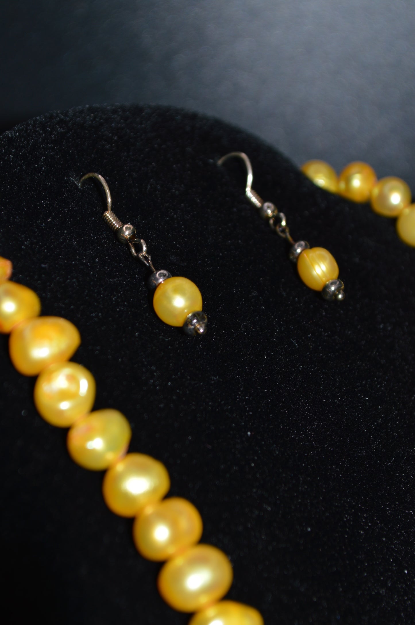 Freshwater Cultured Pearl Necklace and Earring Set (Mango)