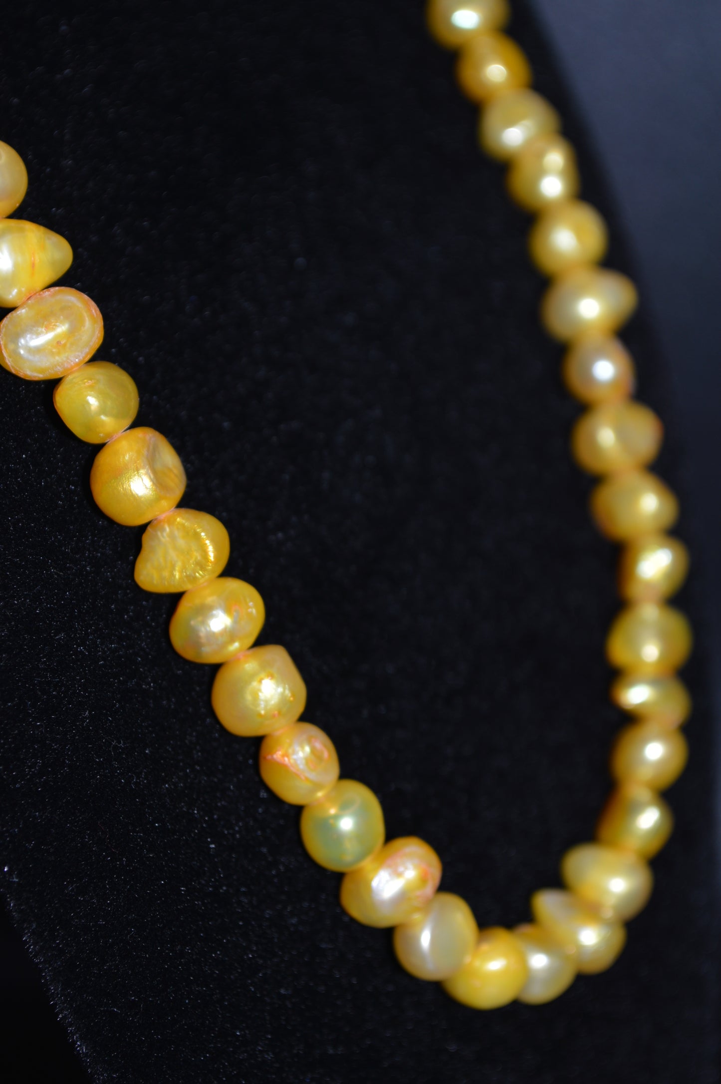 Freshwater Cultured Pearl Necklace and Earring Set (Mango)