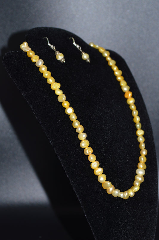 Freshwater Cultured Pearl Necklace and Earring Set (Jonquil yellow)