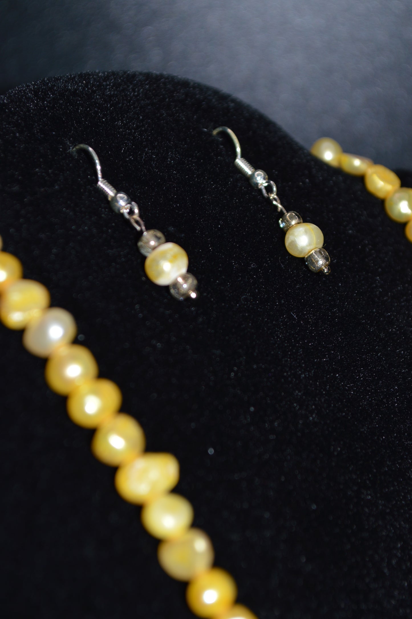 Freshwater Cultured Pearl Necklace and Earring Set (Jonquil yellow)
