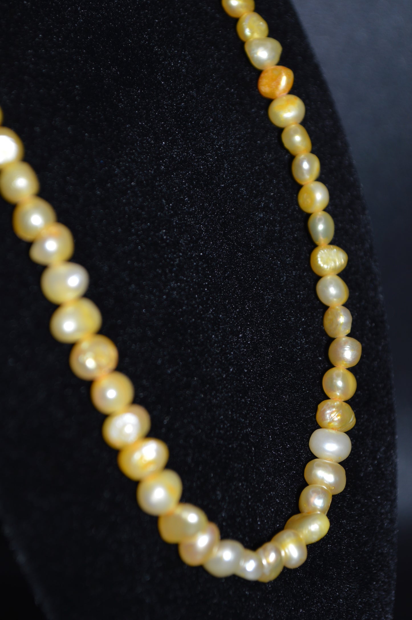 Freshwater Cultured Pearl Necklace and Earring Set (Jonquil yellow)