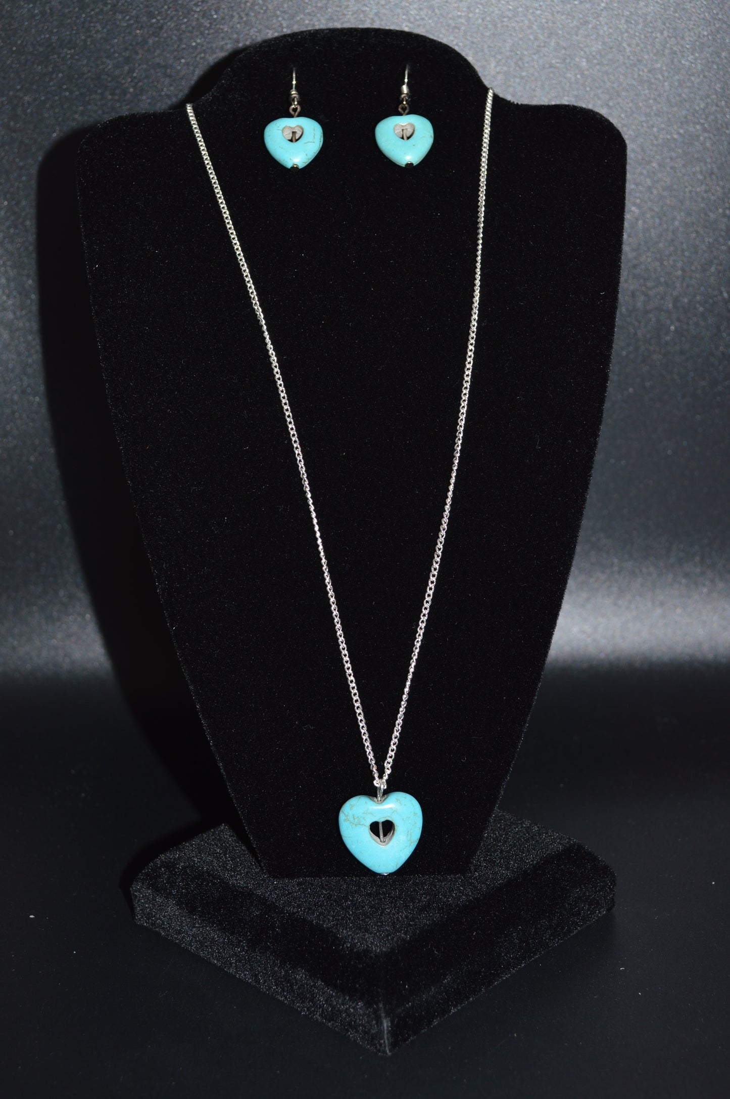 Resin Heart Pendant Necklace and Earring Set (Turquoise)