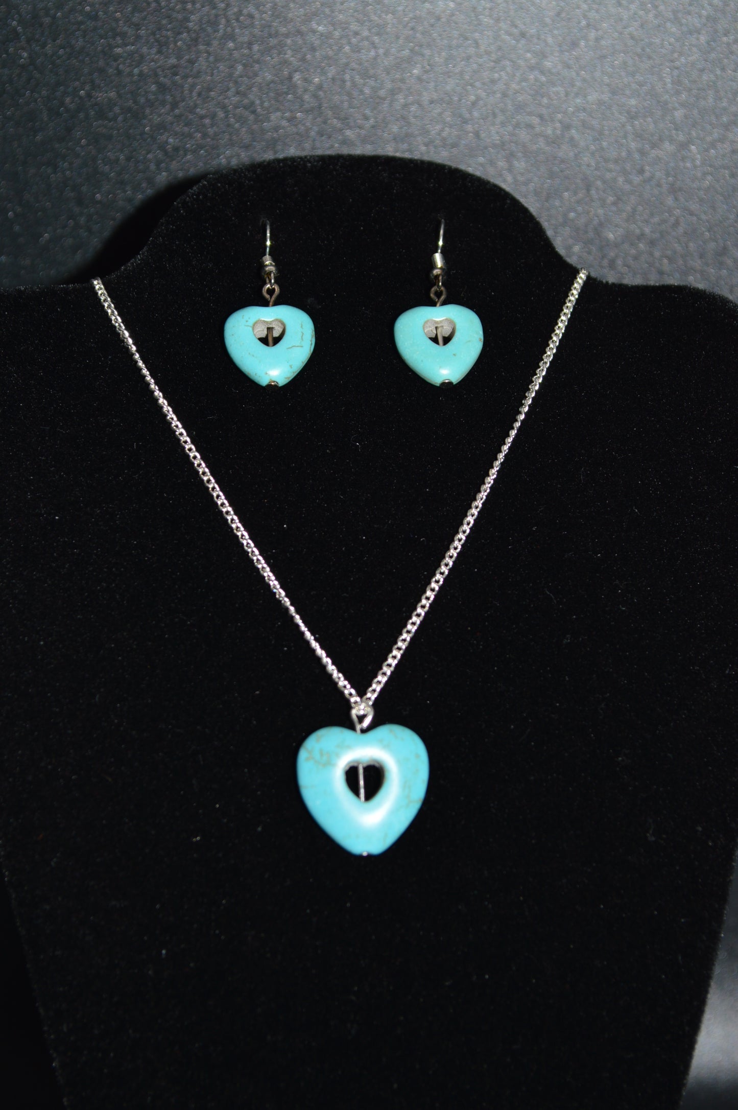 Resin Heart Pendant Necklace and Earring Set (Turquoise)