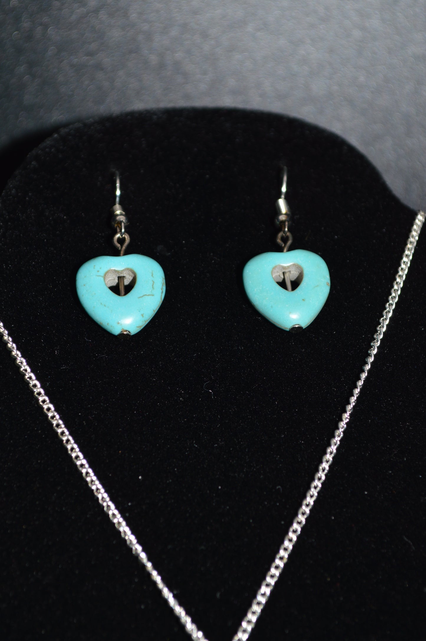 Resin Heart Pendant Necklace and Earring Set (Turquoise)