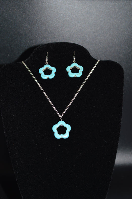 Small Magnesite Flower Pendant Necklace and Earring Set (Turquoise)