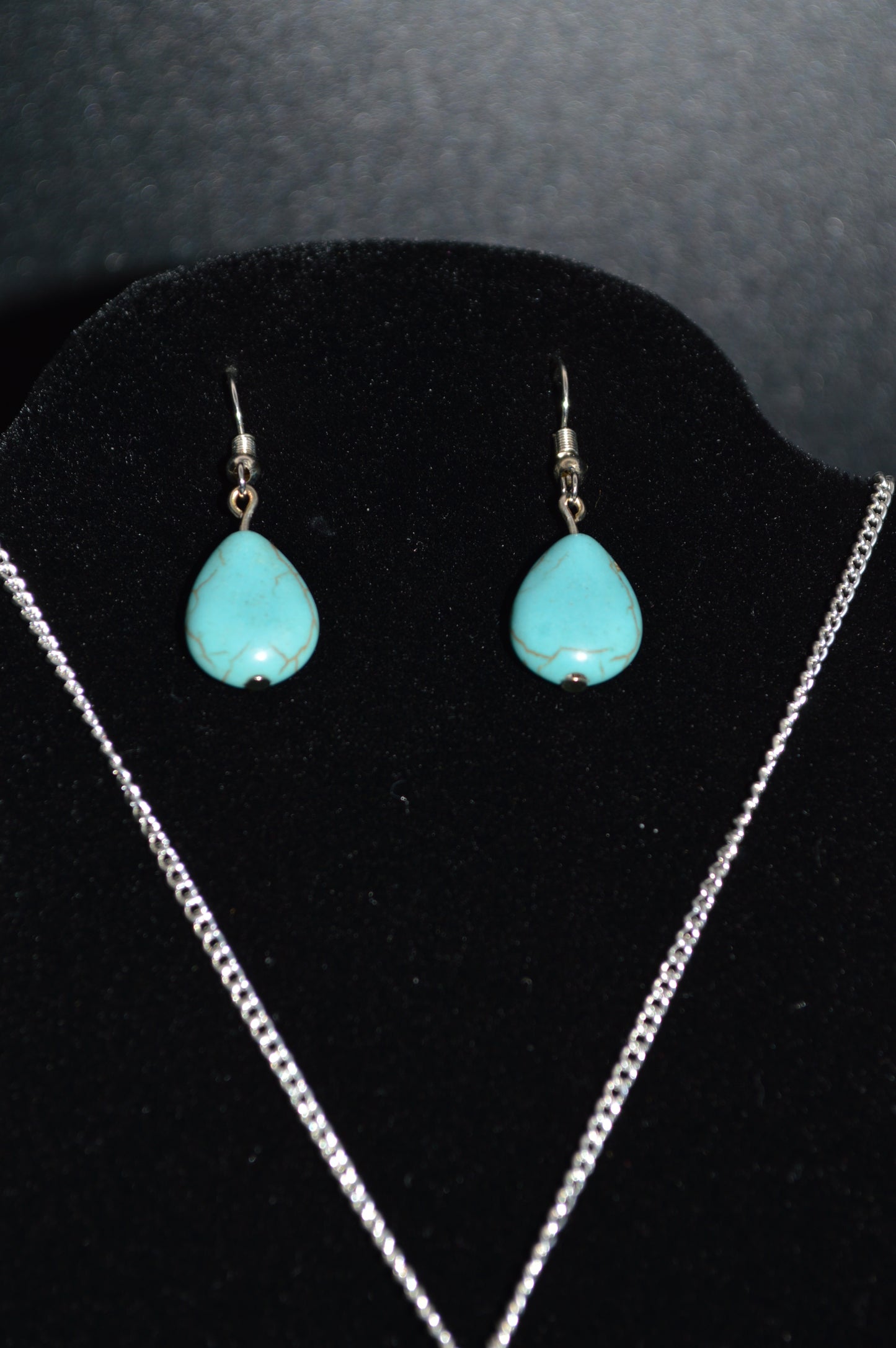 Resin Large Teardrop Pendant Necklace and Earring Set (Turquoise)