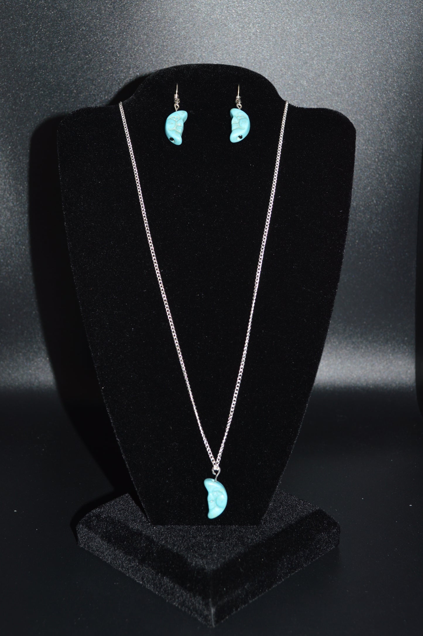 Resin Moon Pendant Necklace and Earring Set (Turquoise)