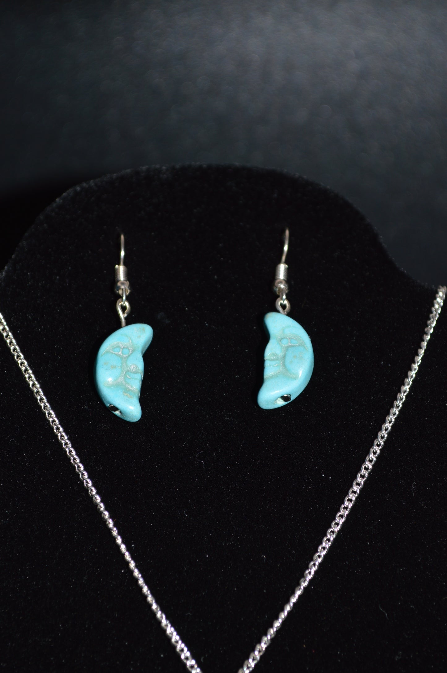 Resin Moon Pendant Necklace and Earring Set (Turquoise)