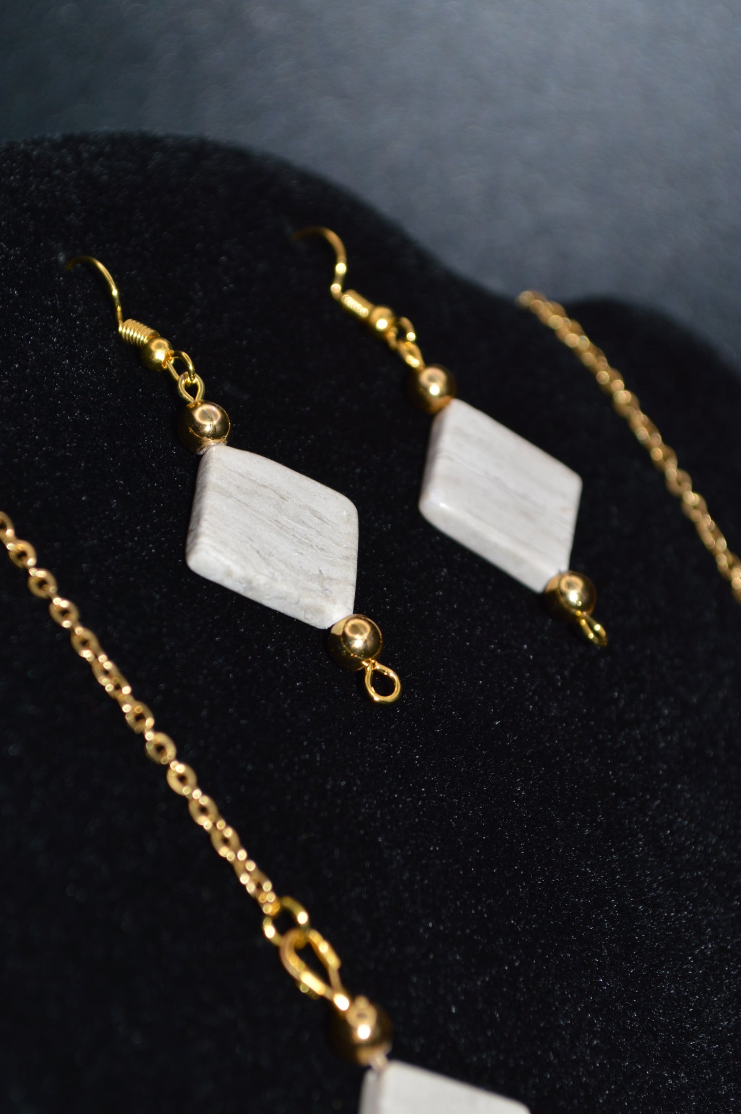 Stone Beaded Necklace and Earring Set (Tan)