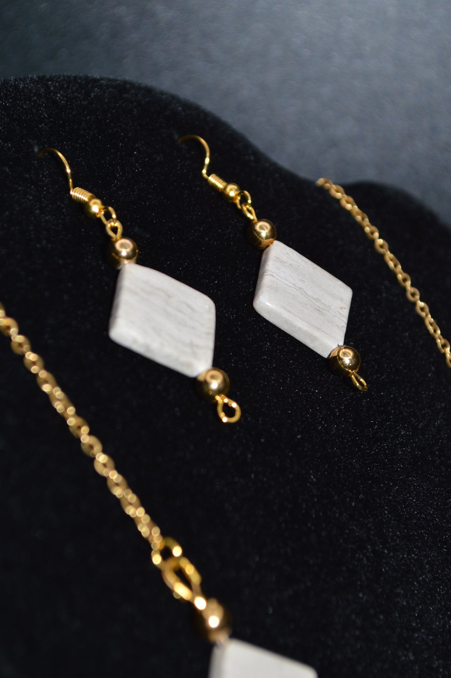 Stone Beaded Necklace and Earring Set (Tan)