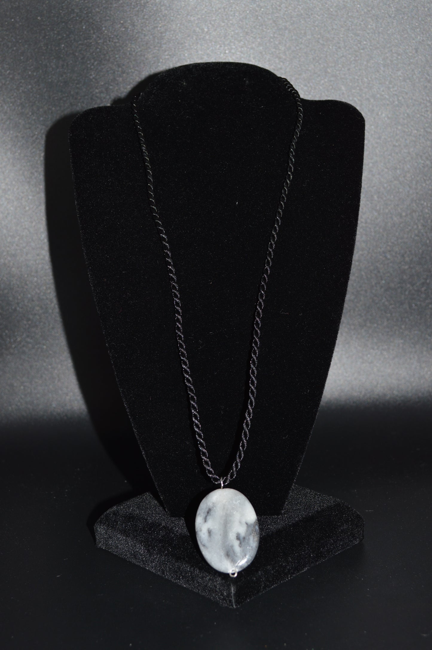 Stone Pendant Necklace (Gray)