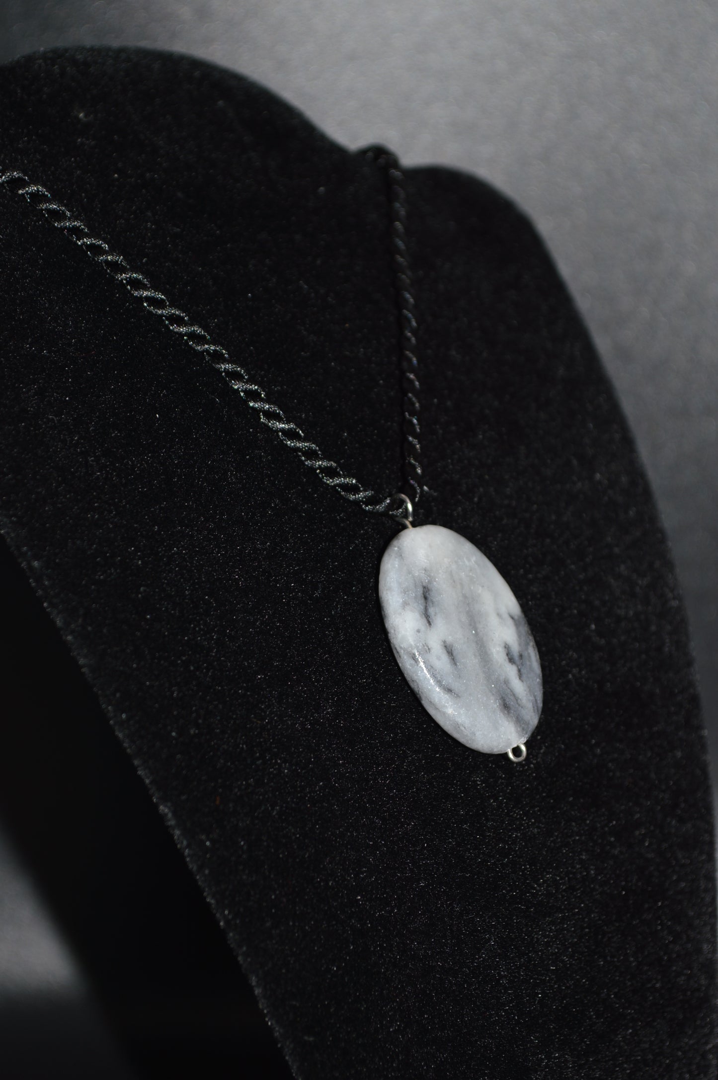 Stone Pendant Necklace (Gray)