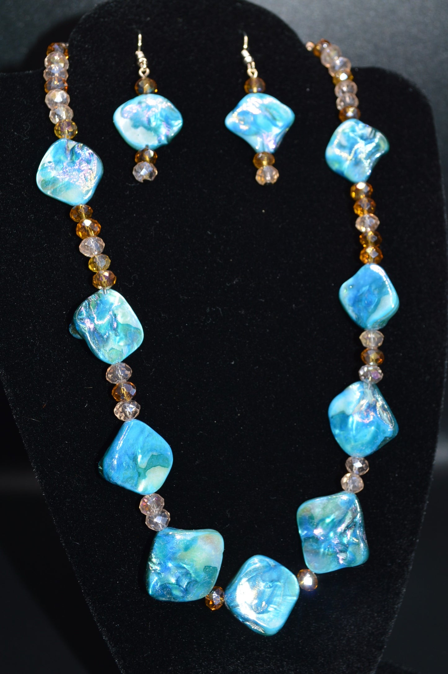 Mother of Pearl Necklace and Earring Set (Blue)