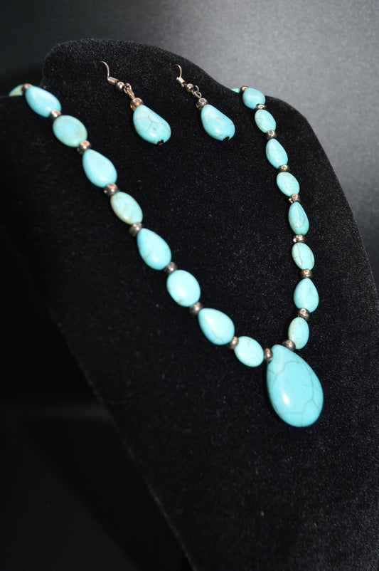 Magnesite and Glass beads Necklace and Earring Set (Turquoise)