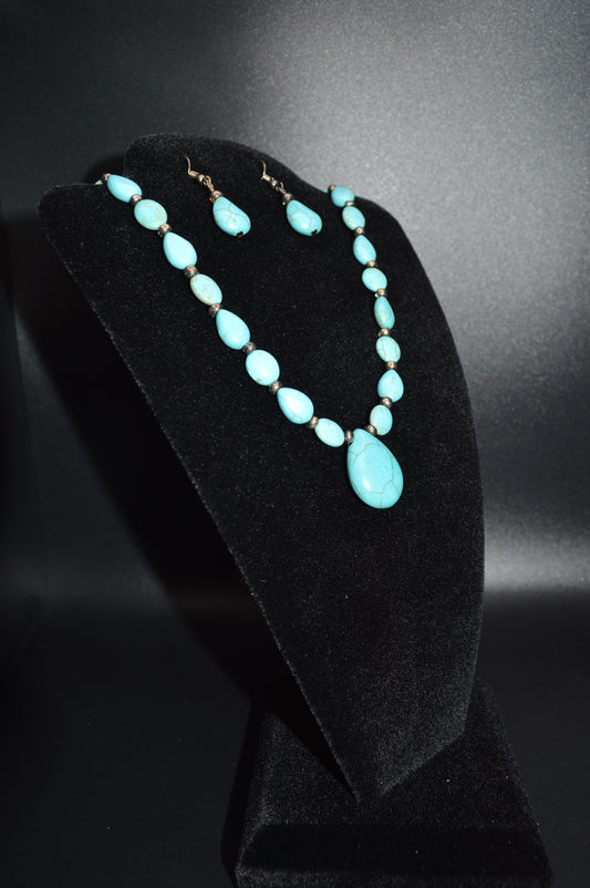 Magnesite and Glass beads Necklace and Earring Set (Turquoise)