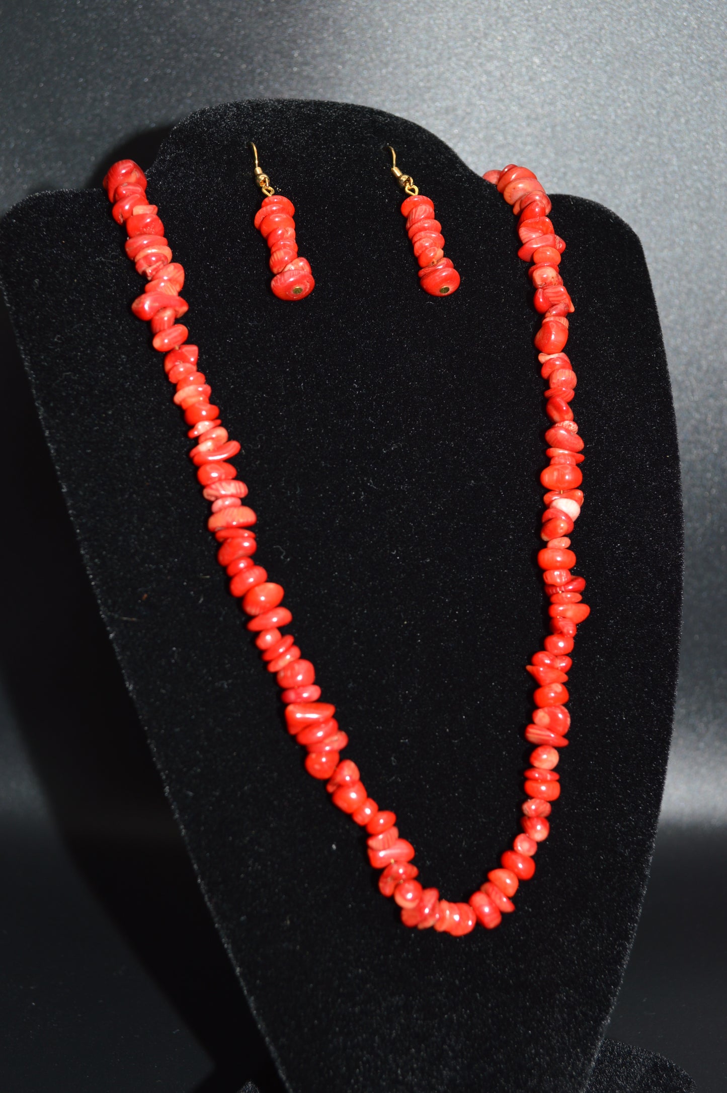 Red Bamboo Coral Beads with a 18kt Gold Clasp and 18kt Gold Earring Hooks