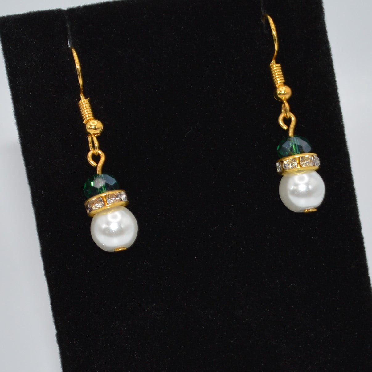 Emerald Green Crystals and Pearl Earrings (short)